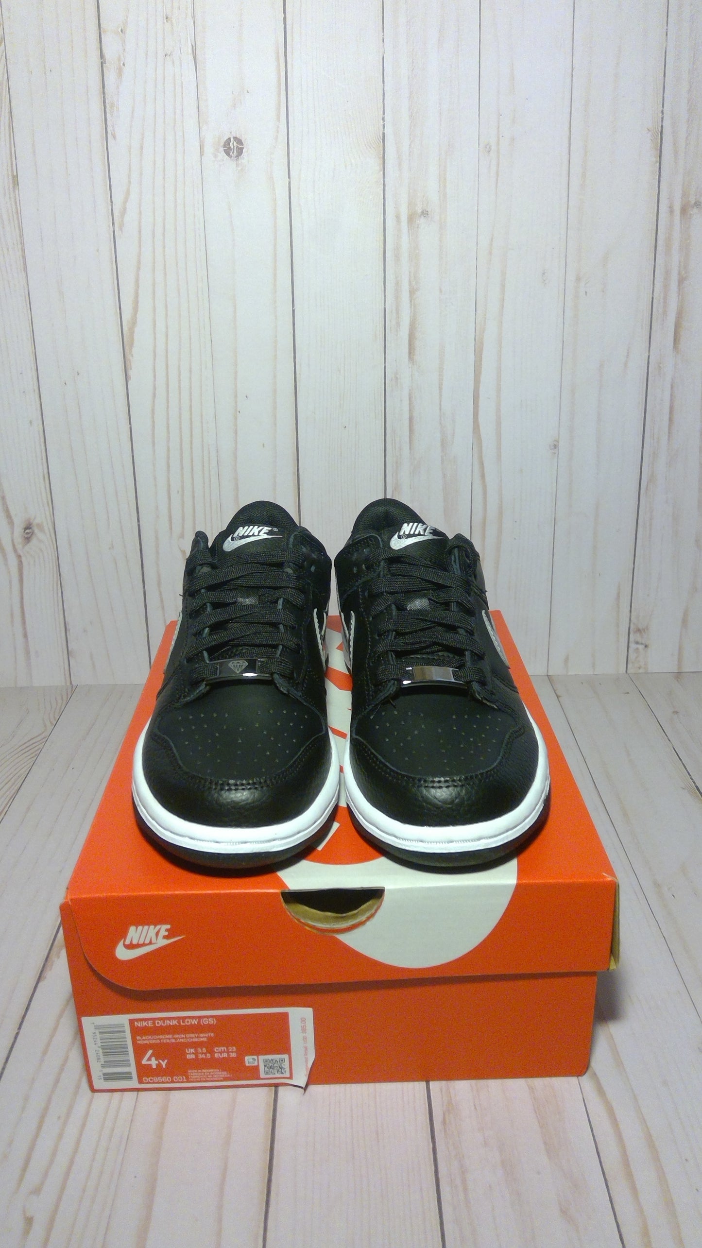 NIKE DUNK LOW (GS) - NBA 75TH ANNIVERSARY SPURS - SIZE YOUTH 4