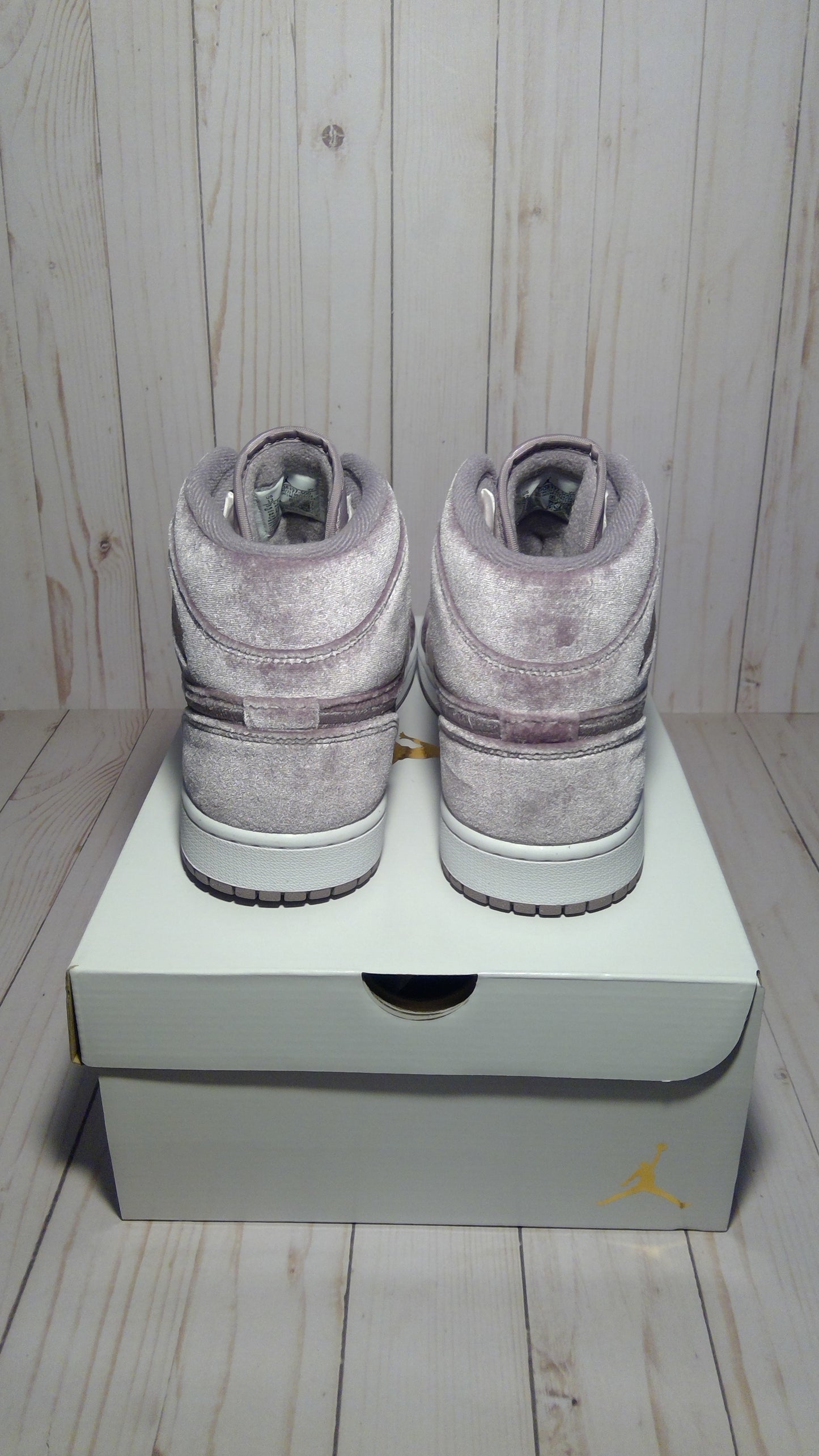 AIR JORDAN 1 MID SE - PURPLE VELVET (WOMEN'S) - SIZE WOMEN'S 12
