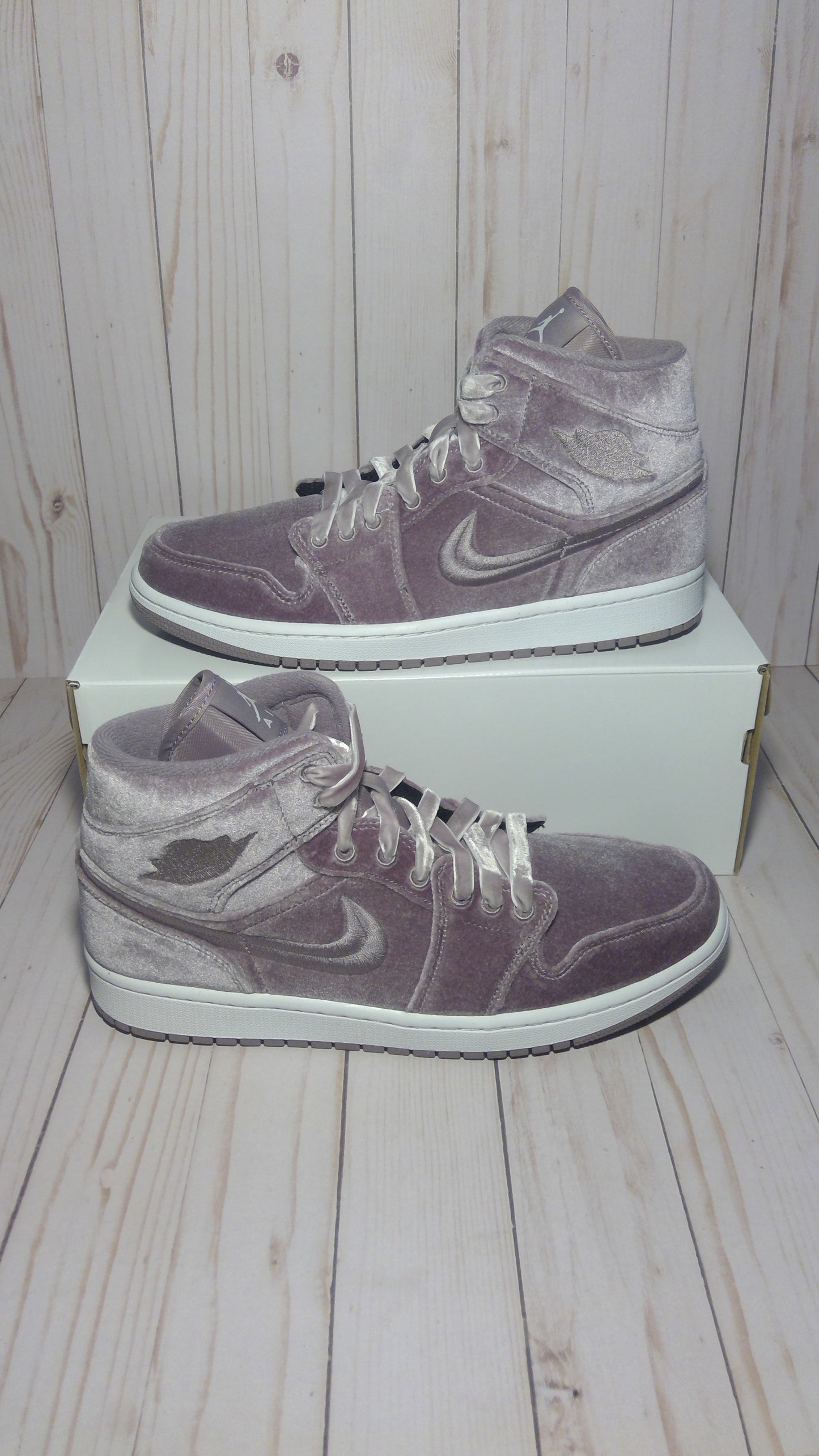 AIR JORDAN 1 MID SE - PURPLE VELVET (WOMEN'S) - SIZE WOMEN'S 12
