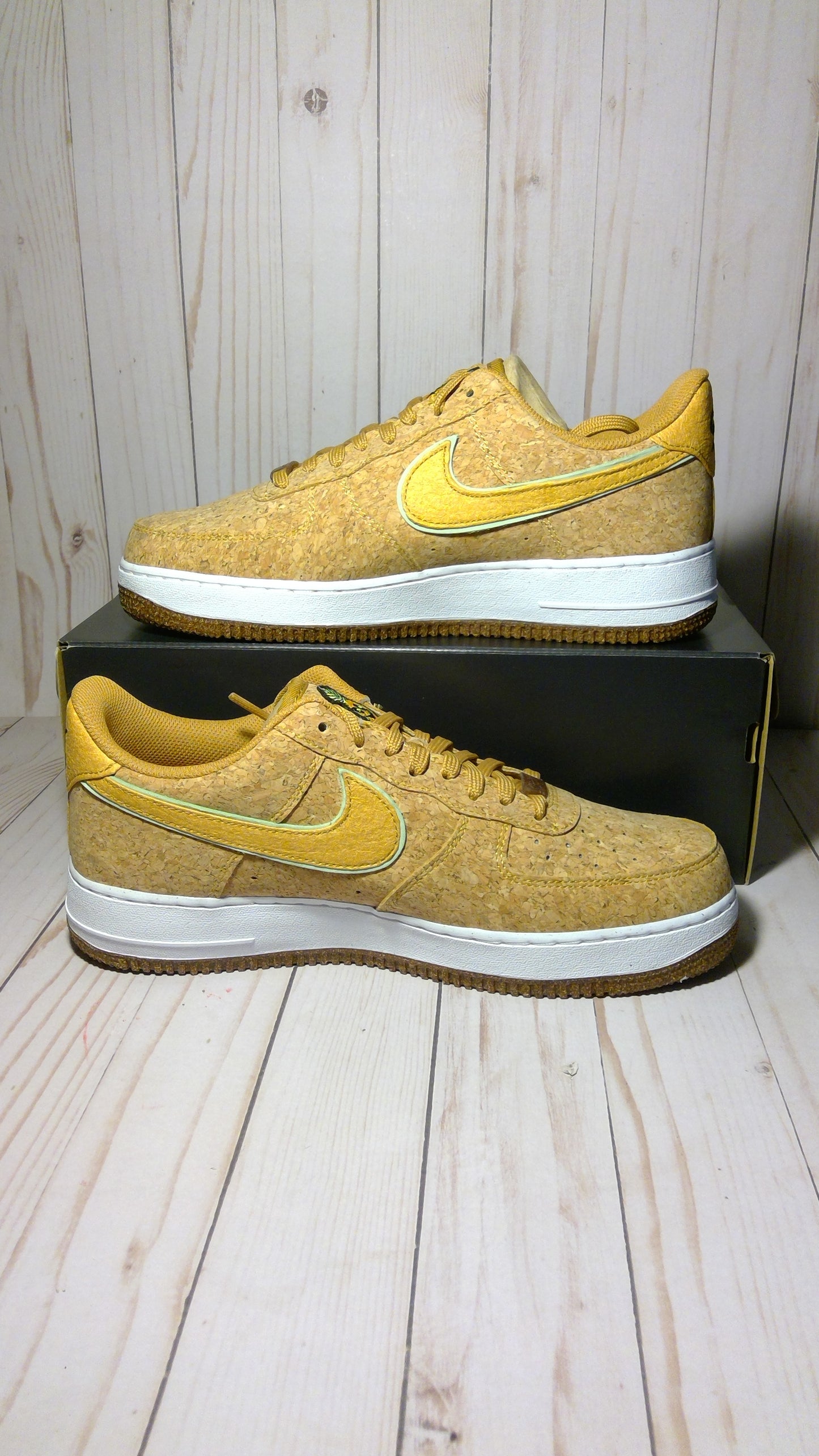 NIKE AIR FORCE 1 LOW 07 - HAPPY PINEAPPLE - SIZE MEN'S 10 / WOMEN'S 11.5