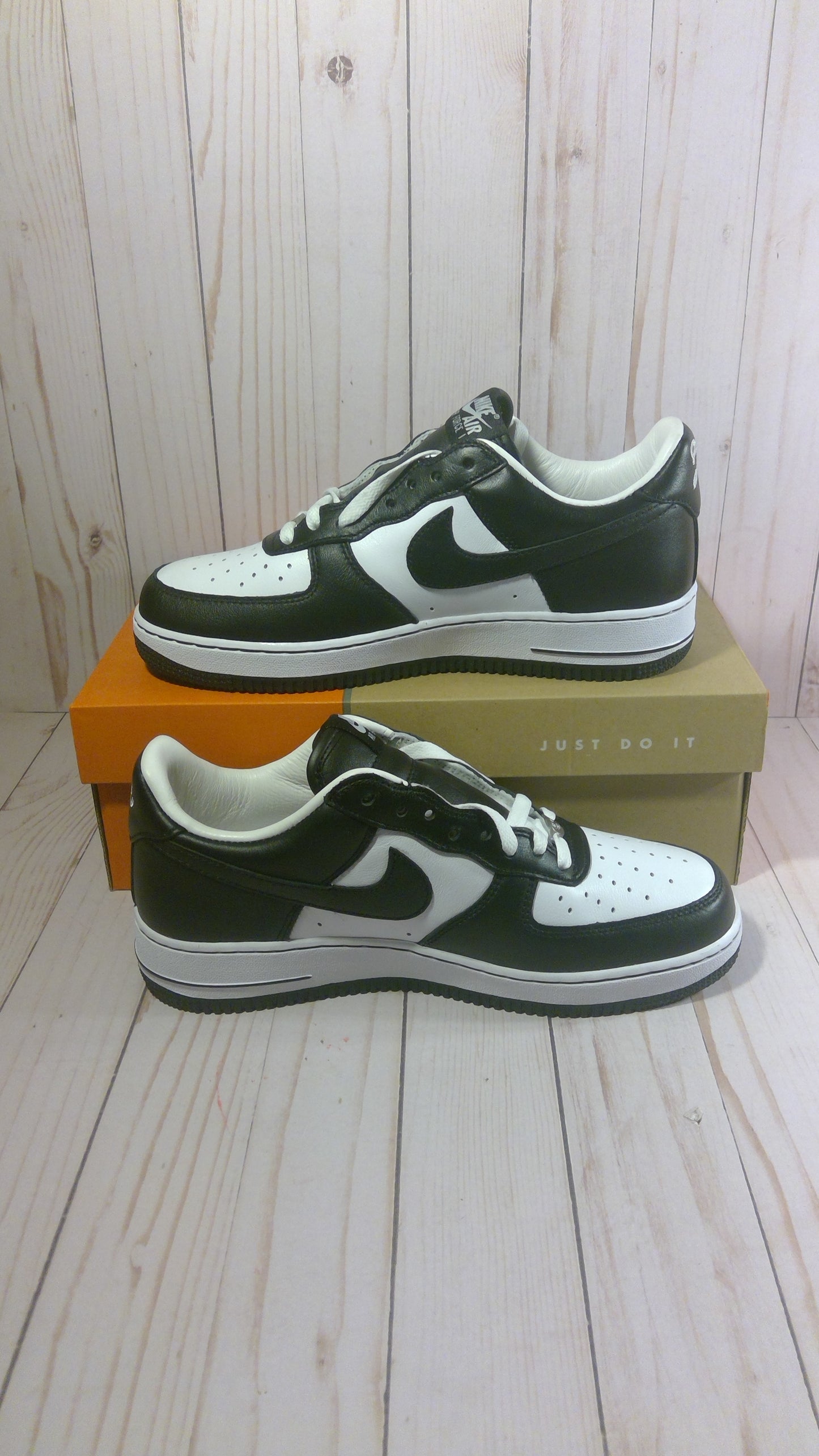 NIKE AIR FORCE 1 LOW QS - TERROR SQUAD BLACKOUT - SIZE MEN'S 8 / WOMEN'S 9.5