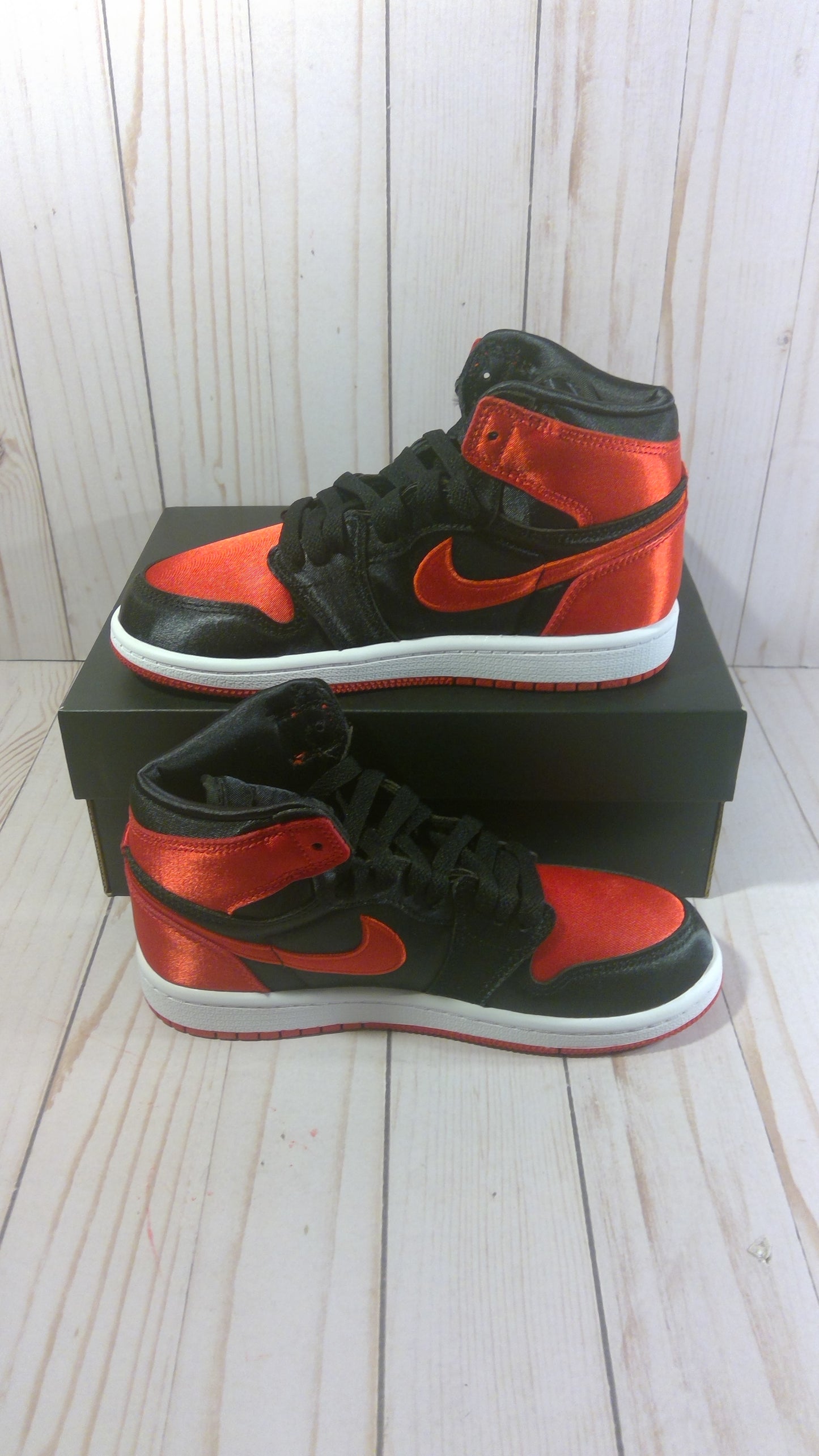 JORDAN 1 RETRO HIGH OG (PS) - SATIN BRED - SIZE YOUTH 1