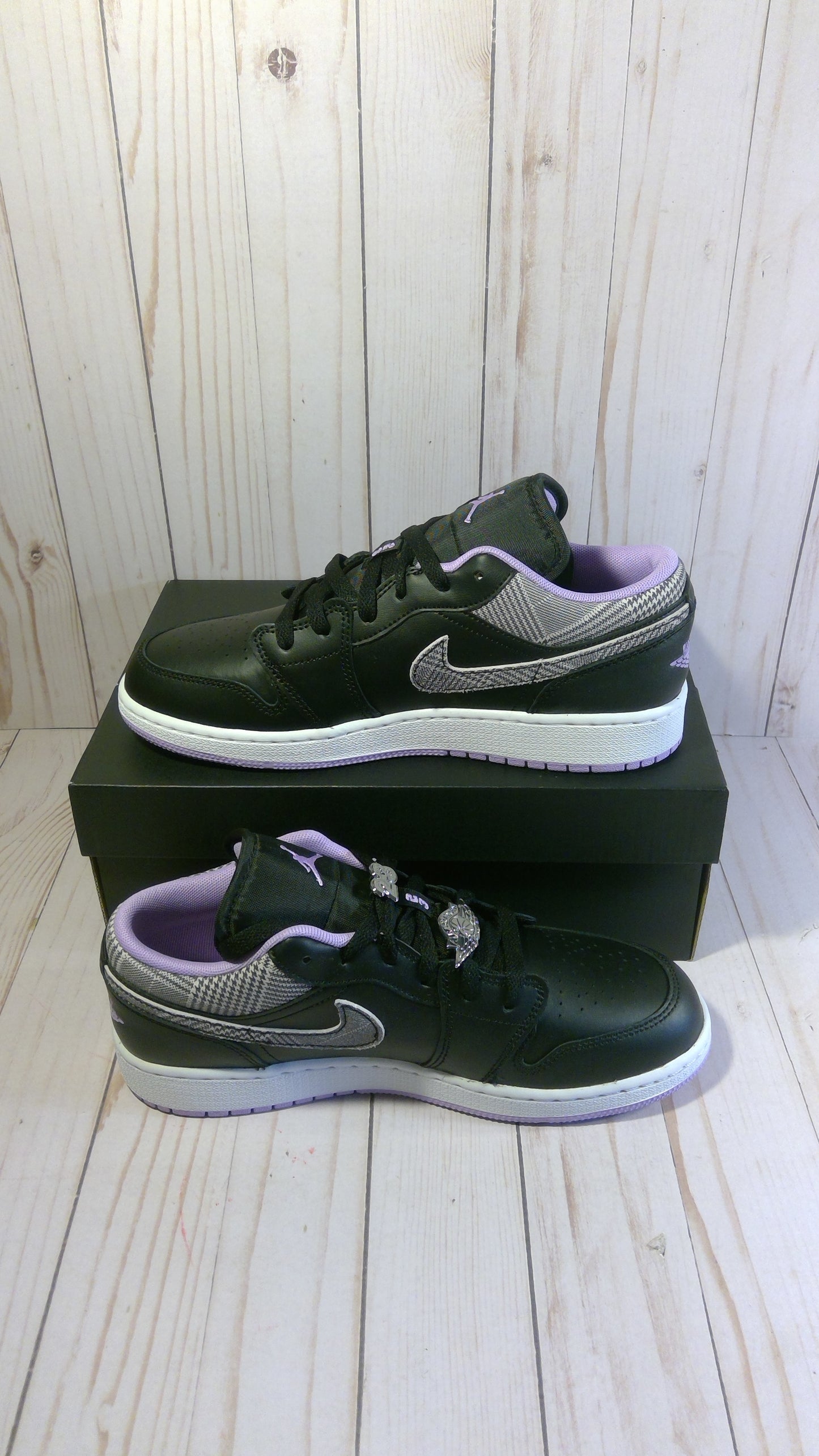 AIR JORDAN 1 LOW SE (GS) - HOUNDSTOOTH - SIZE YOUTH 7