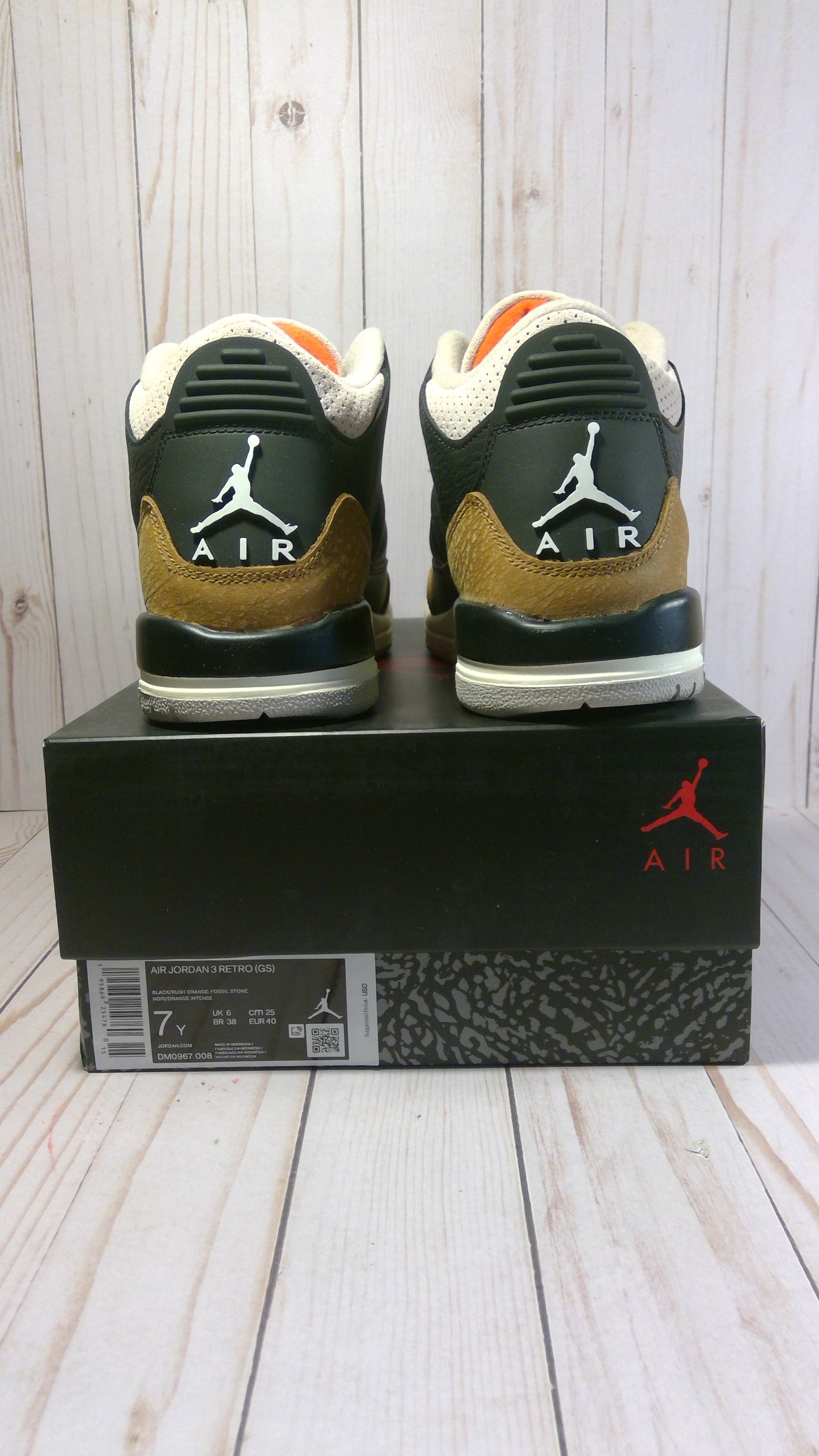 AIR JORDAN 3 RETRO (GS) - DESERT ELEPHANT - SIZE YOUTH 7
