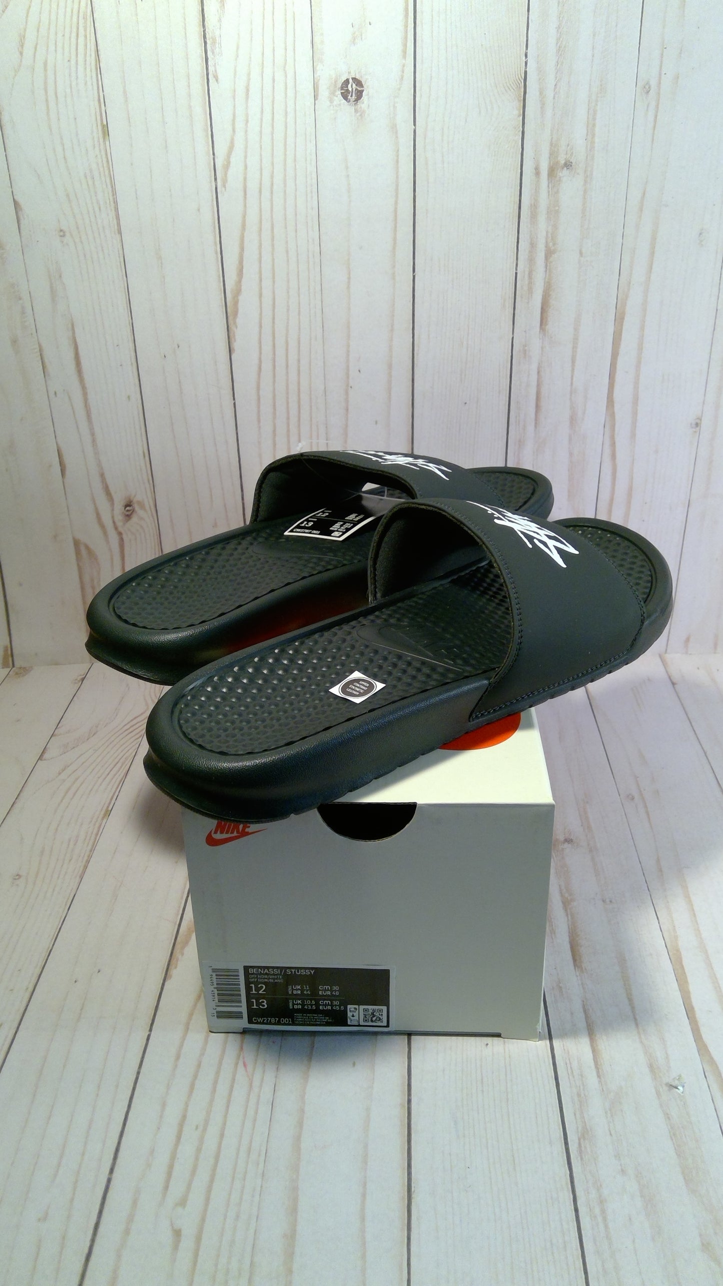 NIKE BENASSI - STUSSY OFF NOIR - SIZE MEN'S 12 / WOMEN'S 13