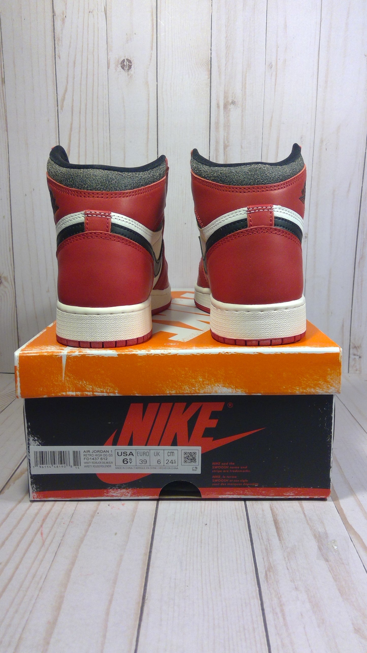 AIR JORDAN 1 RETRO HIGH OG GS - CHICAGO LOST AND FOUND - SIZE YOUTH 6.5