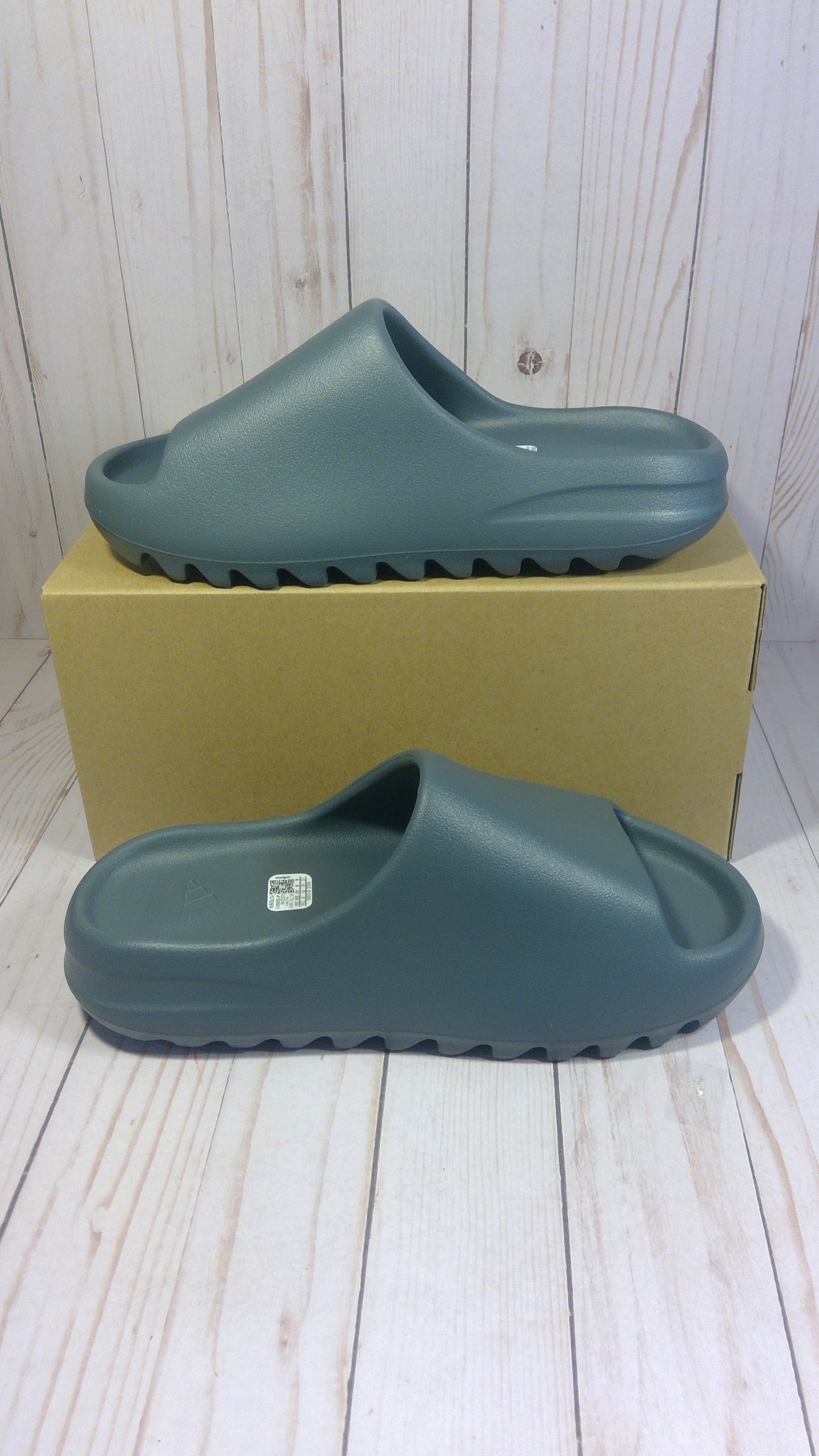 YEEZY SLIDE - SLATE MARINE - SIZE 8
