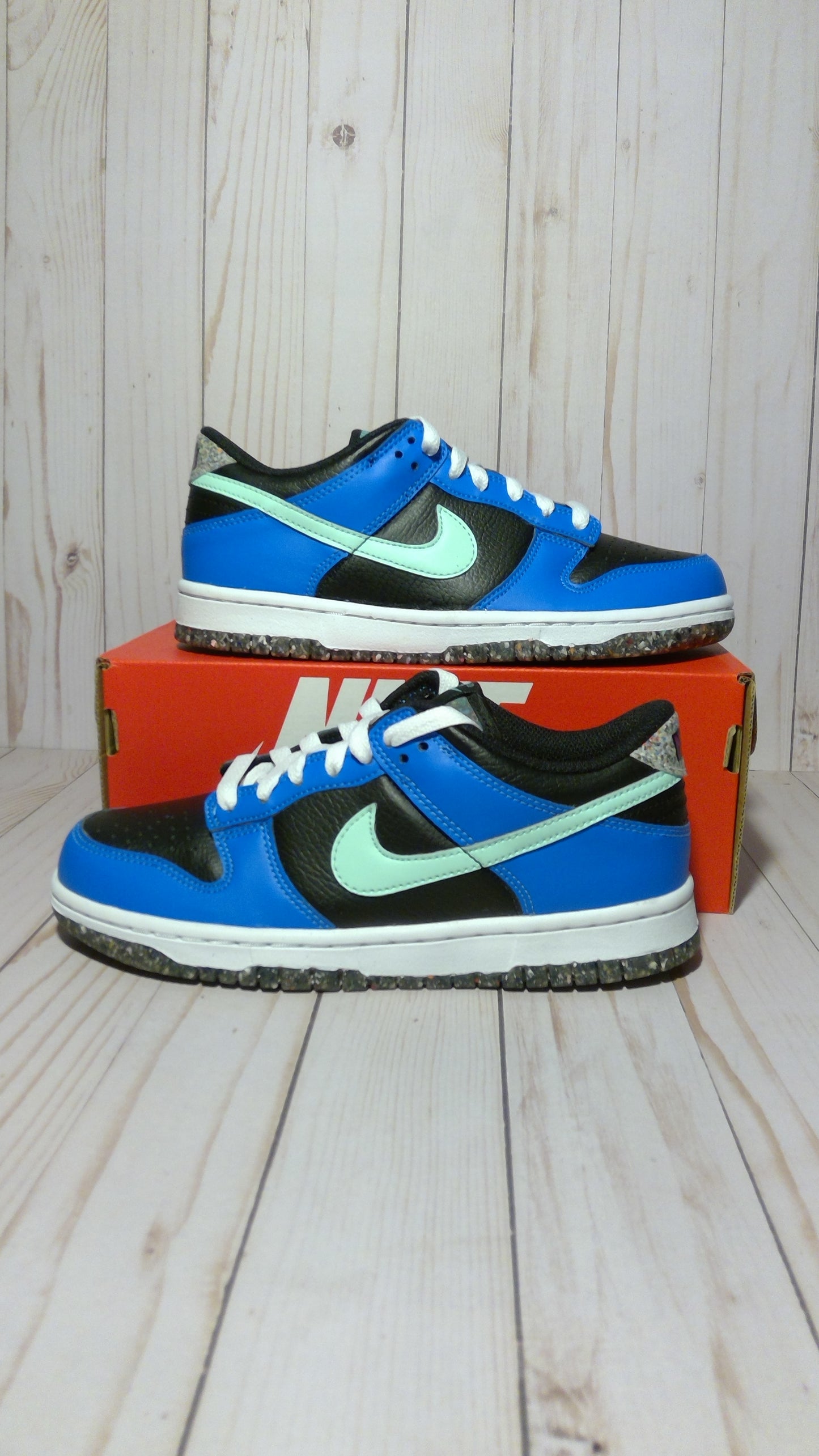 NIKE DUNK LOW SE (GS) - BLUE BLACK - SIZE YOUTH 5