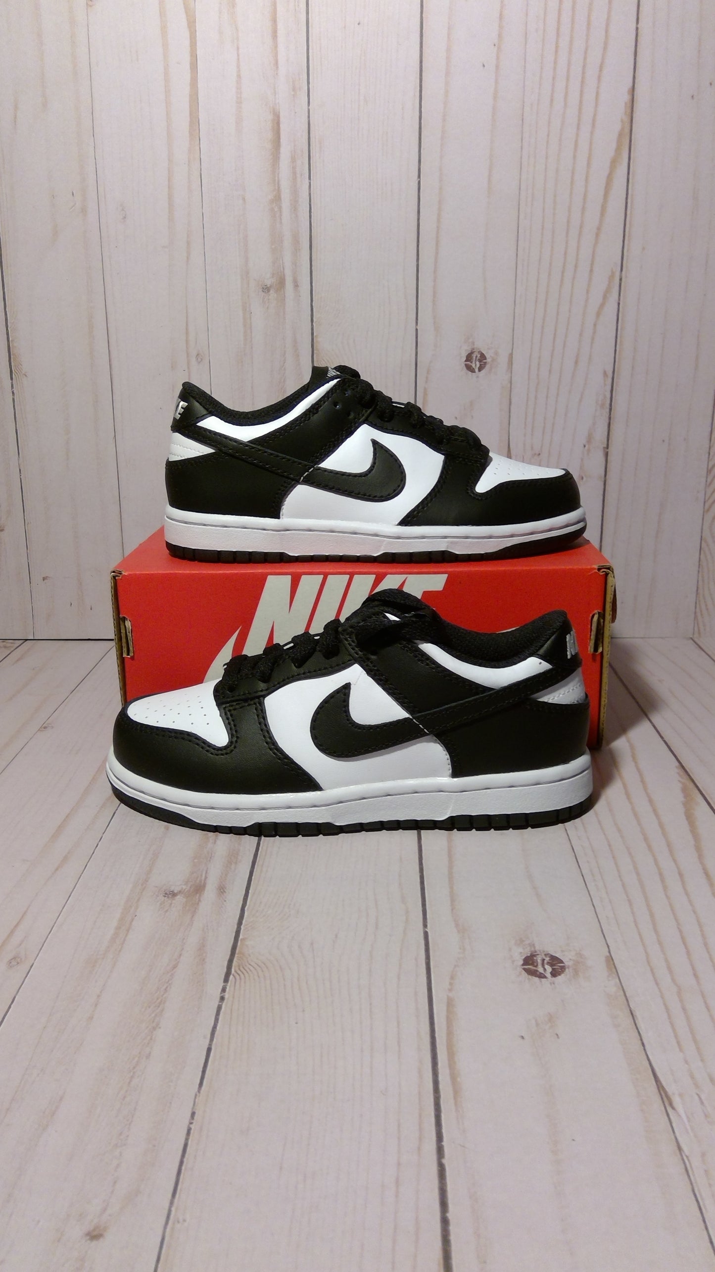 NIKE DUNK LOW RETRO - WHITE BLACK PANDA (PS) - PRE-SCHOOL SIZE 12.5 C