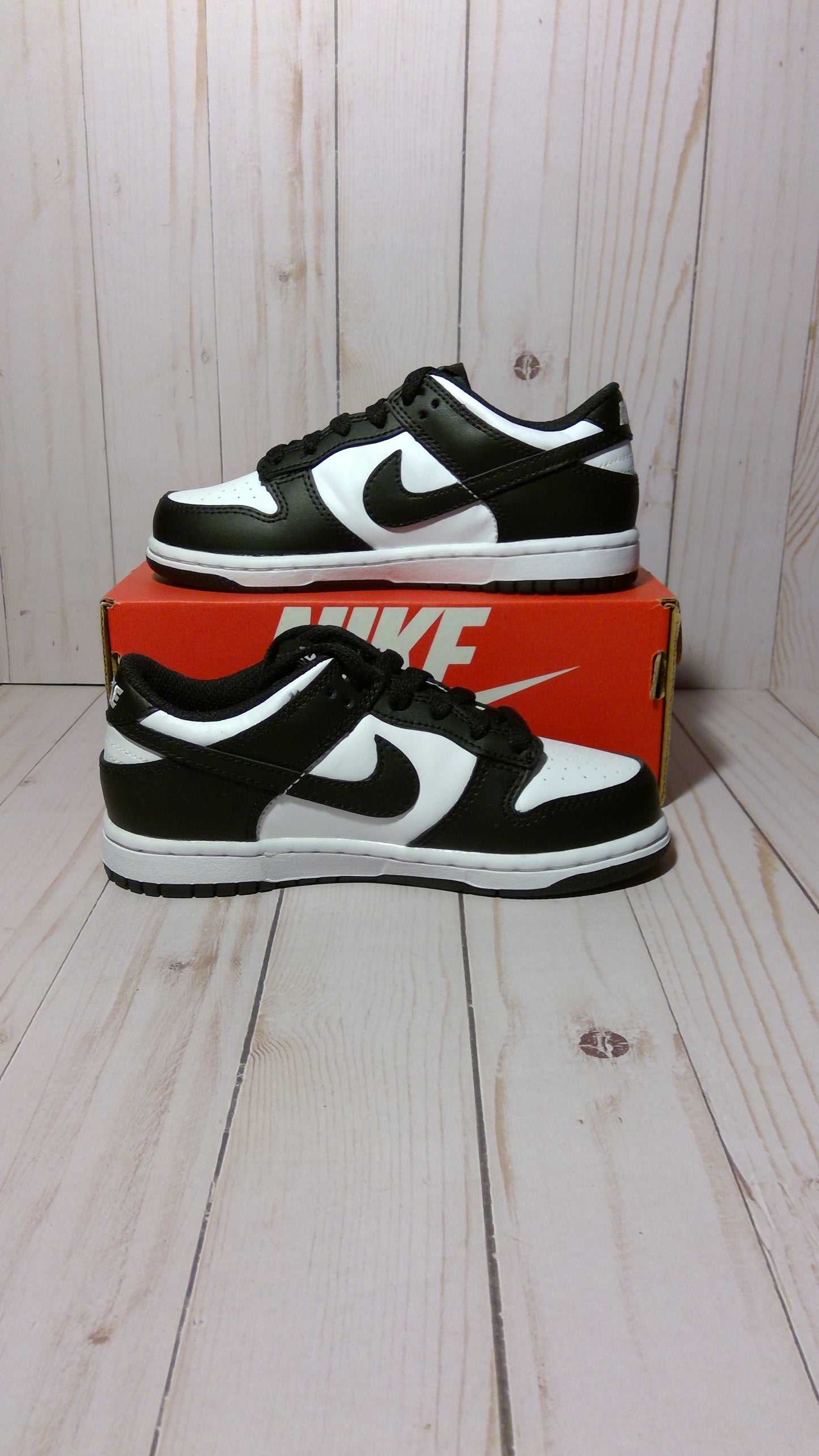 NIKE DUNK LOW RETRO - WHITE BLACK PANDA (PS) - PRE-SCHOOL SIZE 12.5 C