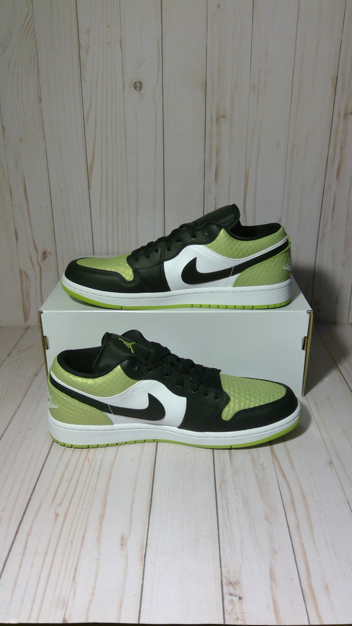 AIR JORDAN 1 LOW SE - SNAKESKIN VIVID GREEN (WOMEN'S) - SIZE WPMEN'S 12