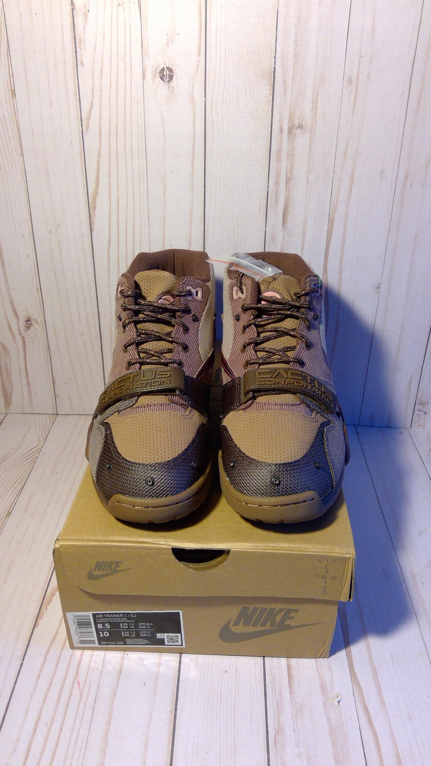 NIKE AIR TRAINER 1 SP - TRAVIS SCOTT WHEAT - SIZE MEN'S 8.5 / WOMEN'S 10