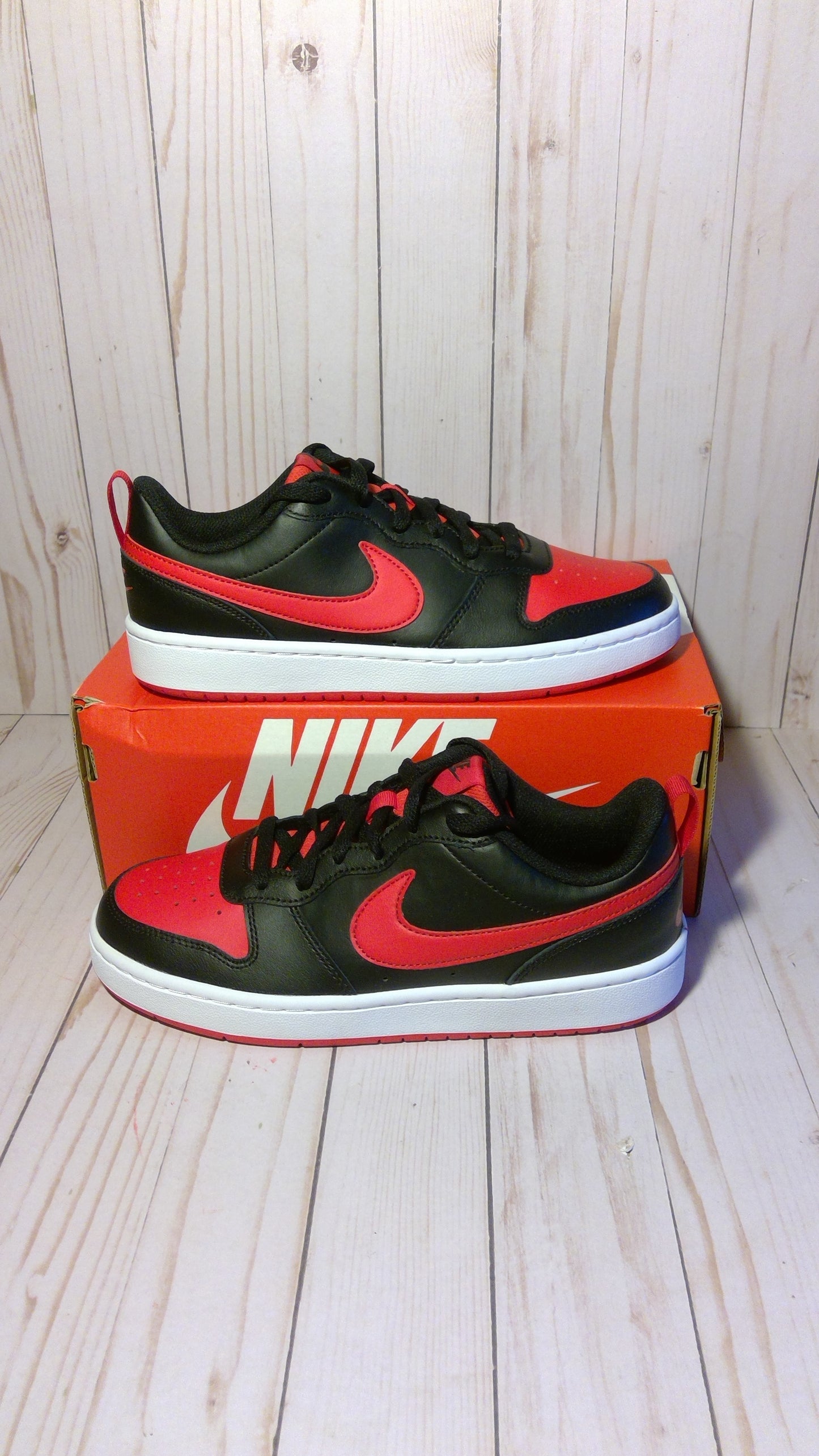 NIKE COURT BOROUGH LOW 2 - BLACK UNIVERSITY RED (GS) - SIZE YOTH 6.5