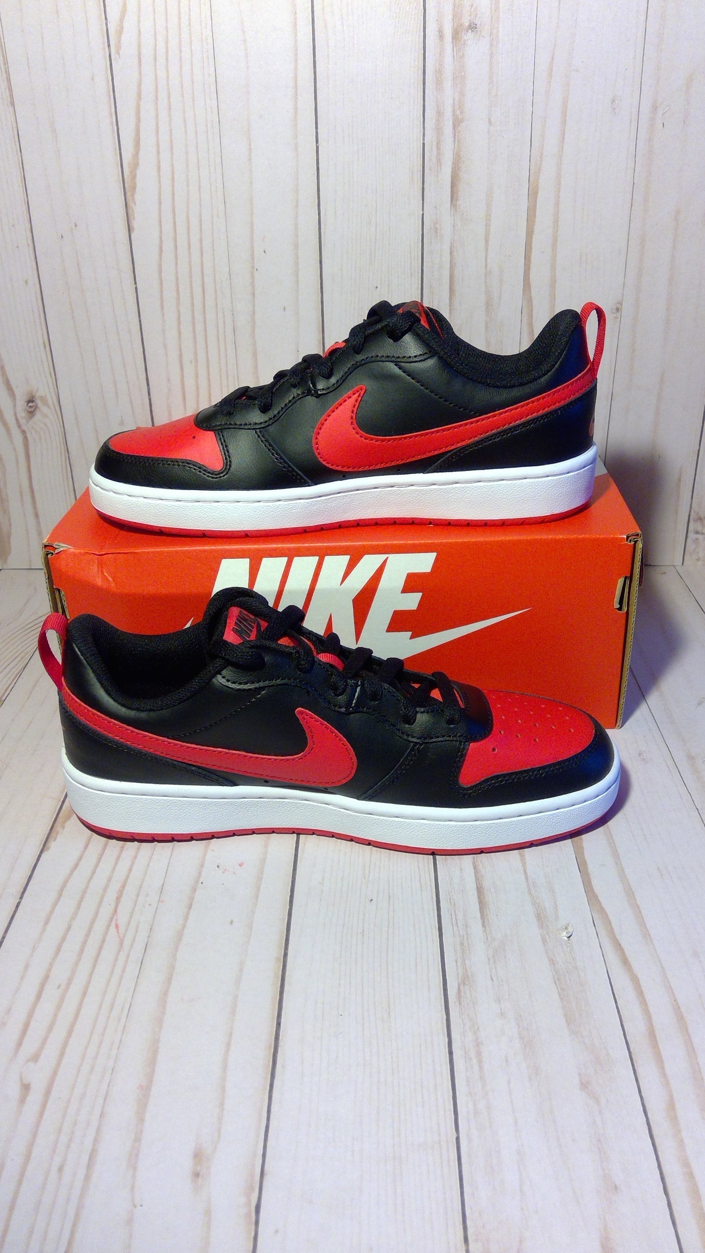 NIKE COURT BOROUGH LOW 2 - BLACK UNIVERSITY RED (GS) - SIZE YOTH 6.5