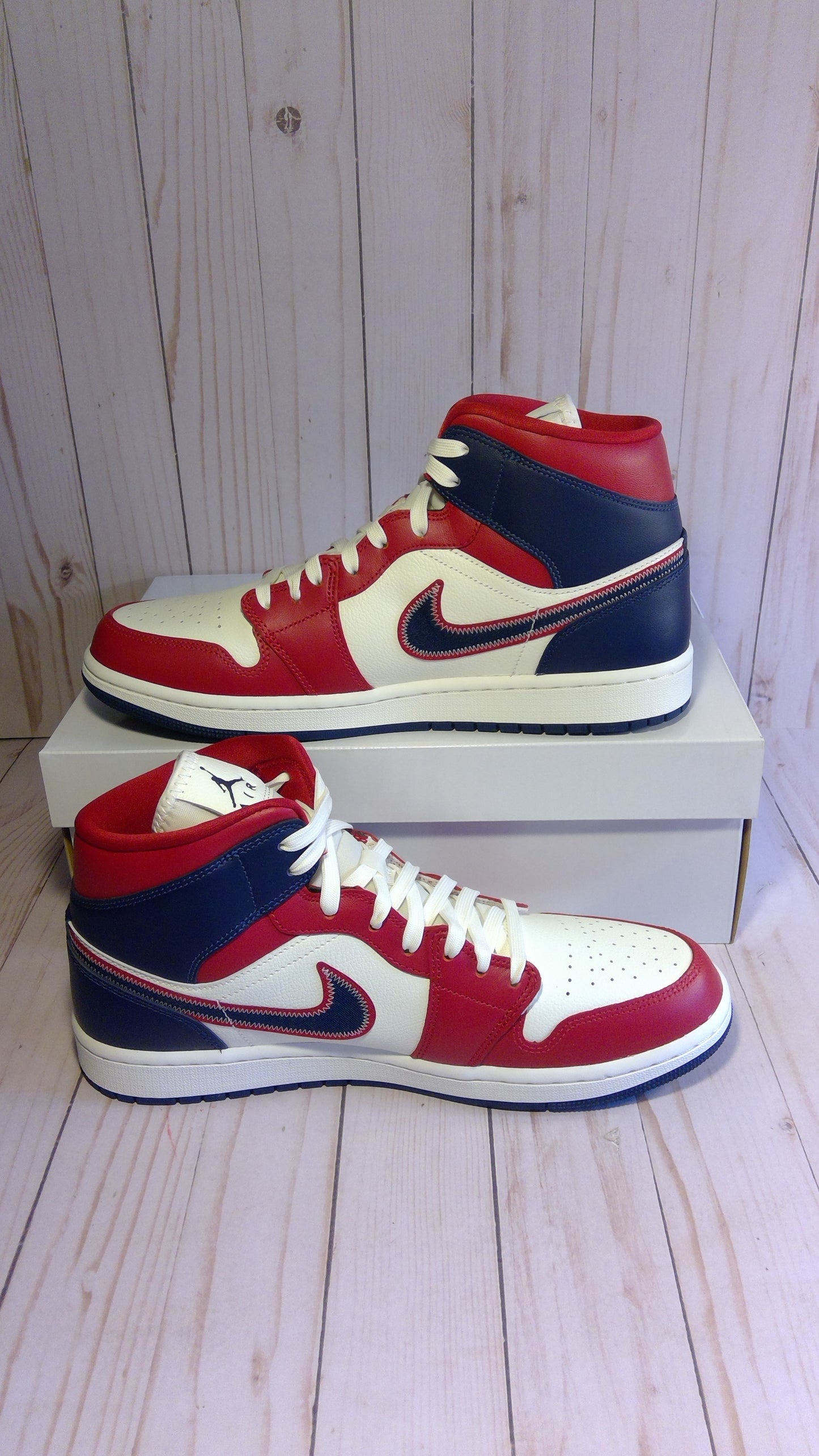 AIR JORDAN 1 MID SE - USA (WOMEN'S) (2022) - SIZE WOMEN'S 12 / MEN'S 10.5