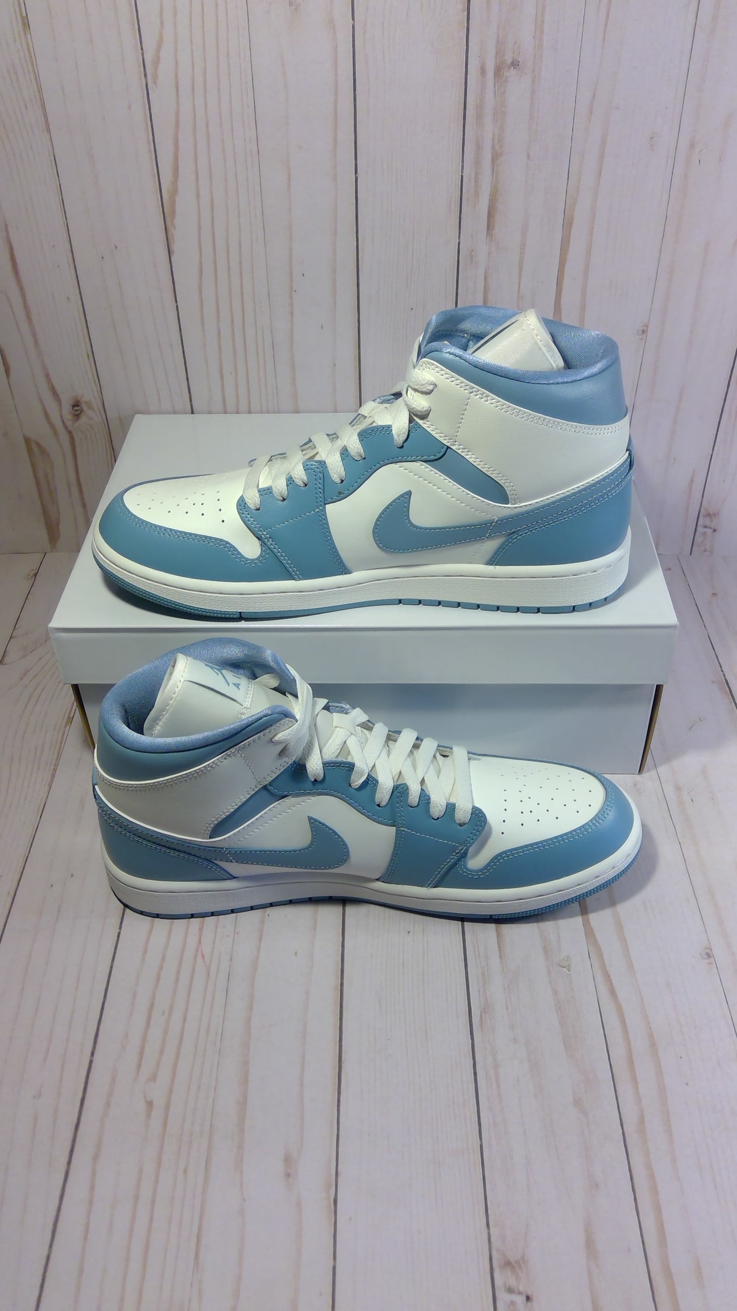 AIR JORDAN 1 MID - UNC (WOMEN'S) (2022) - SIZE WOMEN'S 12 / MEN'S 10.5