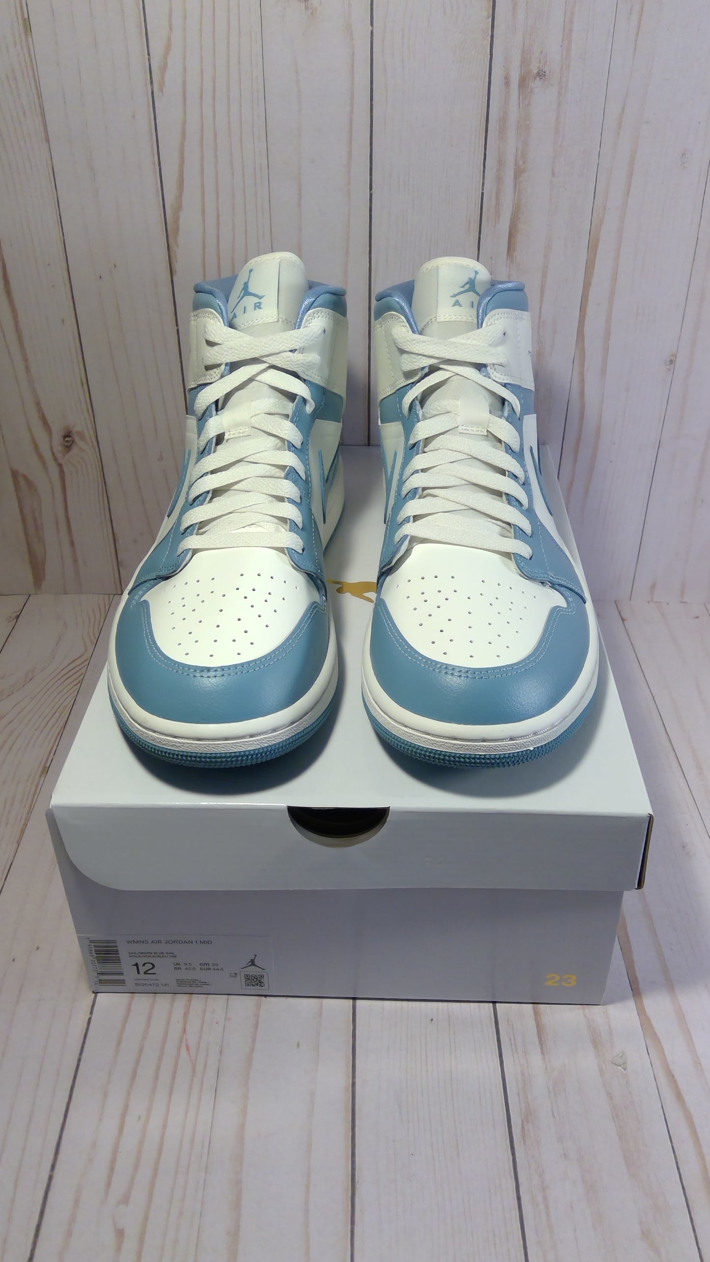 AIR JORDAN 1 MID - UNC (WOMEN'S) (2022) - SIZE WOMEN'S 12 / MEN'S 10.5