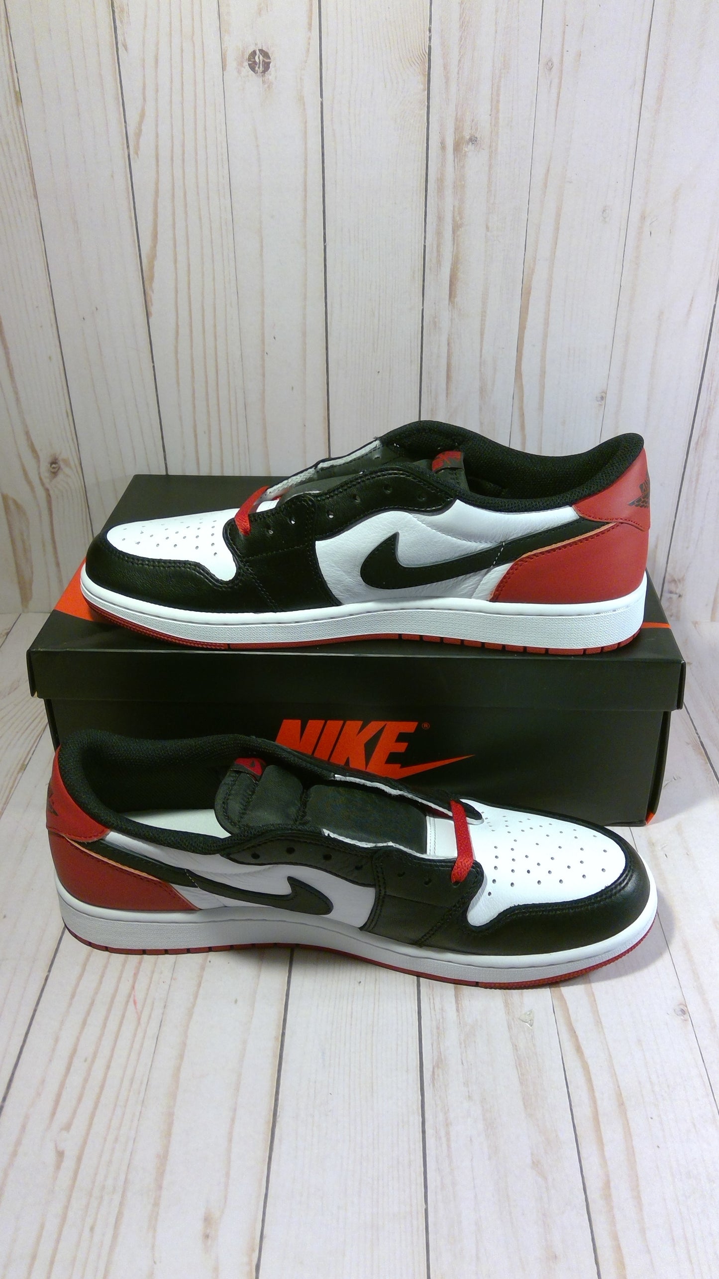 AIR JORDAN 1 RETRO LOW OG - BLACK TOE (2023) - SIZE MEN'S 12