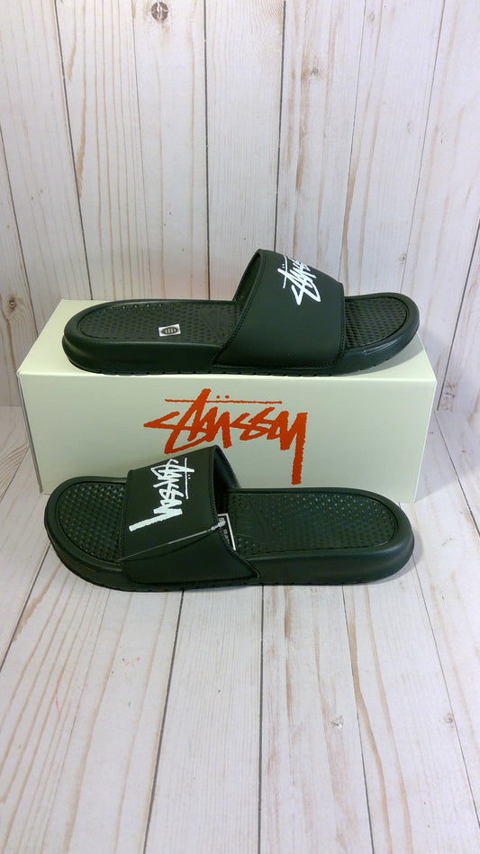 NIKE BENASSI - STUSSY OFF NOIR - SIZE MEN'S 12 / WOMEN'S 13